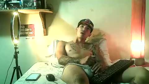 yeisoncastellanos1999 online show from June 26, 4:42 pm