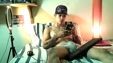 yeisoncastellanos1999 online show from July 15, 3:29 pm