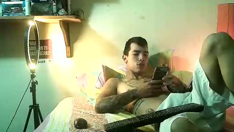 yeisoncastellanos1999 online show from July 6, 3:03 pm