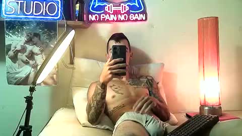 yeisoncastellanos1999 online show from December 5, 5:53 pm