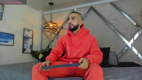 Yiyo online show from March 7, 4:12 am