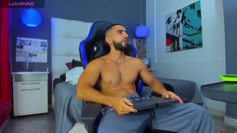 Yiyo online show from November 16, 7:10 am