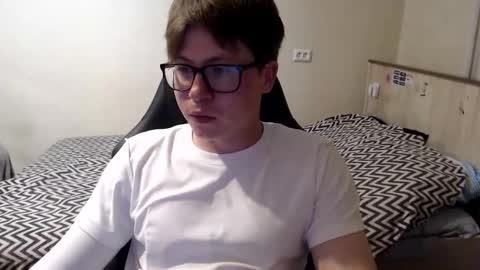 Max online show from June 10, 3:24 pm