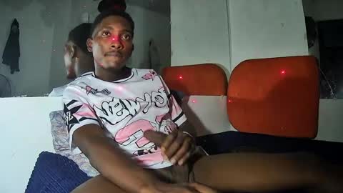 Yourdaddy2005 online show from April 17, 1:52 am