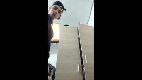 yulianbran0 online show from April 2, 11:07 am