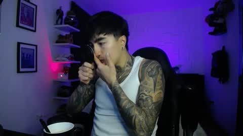 zac_muller1 online show from February 28, 11:53 am