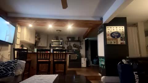 zach42104 online show from March 6, 9:50 am