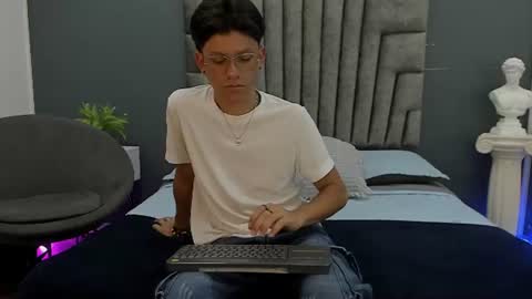 Zack Dehaan online show from June 19, 4:07 am