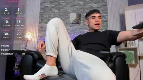 zack_joness10 online show from April 14, 4:34 am