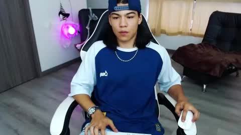 Snapshot of zackss_player chatting on October 22, 8:00 pm zackss_player online show from October 22, 8:00 pm