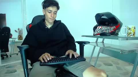 zack online show from December 4, 11:13 pm