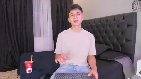 Samuel online show from July 5, 7:21 pm