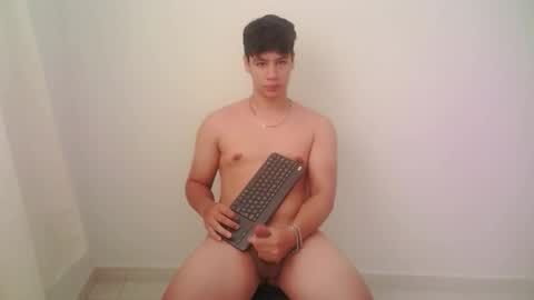 zeus_183 online show from March 6, 3:20 pm