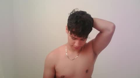Snapshot of zeus_183 chatting on October 19, 2:53 pm zeus_183 online show from October 19, 2:53 pm