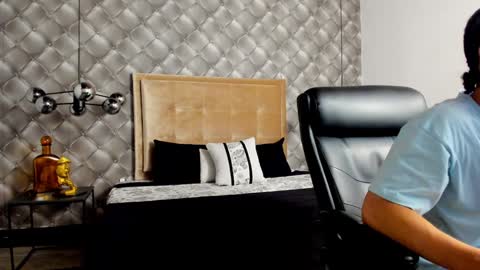Snapshot of zeusjeff chatting on December 26, 6:33 pm zeus online show from December 26, 6:33 pm