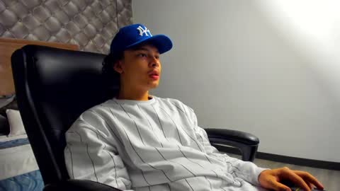 Snapshot of zeusjeff chatting on December 30, 7:00 pm zeus online show from December 30, 7:00 pm