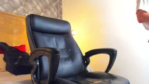 Snapshot of zeusjeff chatting on January 23, 11:48 am zeus online show from January 23, 11:48 am