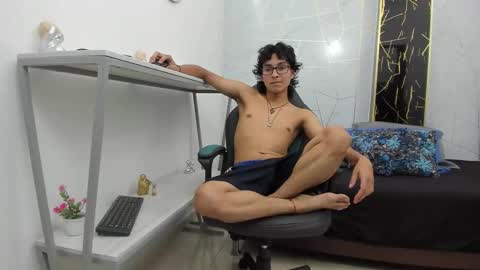     online show from November 23, 8:09 pm