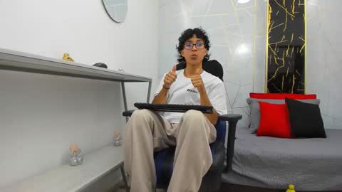     online show from November 11, 8:03 pm