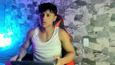 zyzz_1812 online show from April 2, 5:05 am