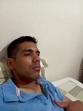 JohanyLatino online show from April 4, 3:36 am