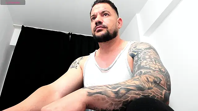 musclemonster31 online show from October 4, 8:13 pm