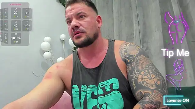 musclemonster31 online show from March 3, 9:12 pm