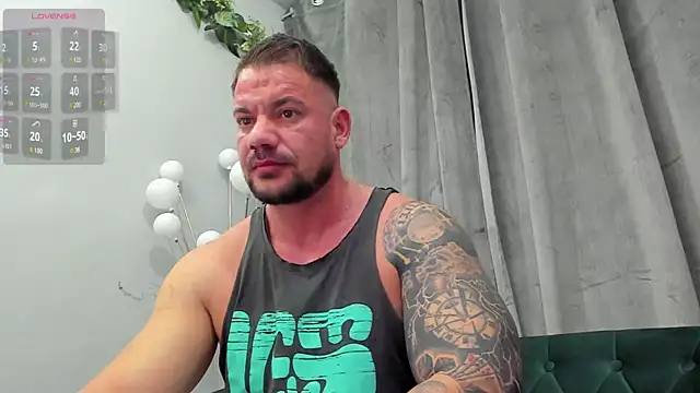 musclemonster31 online show from February 21, 5:46 am