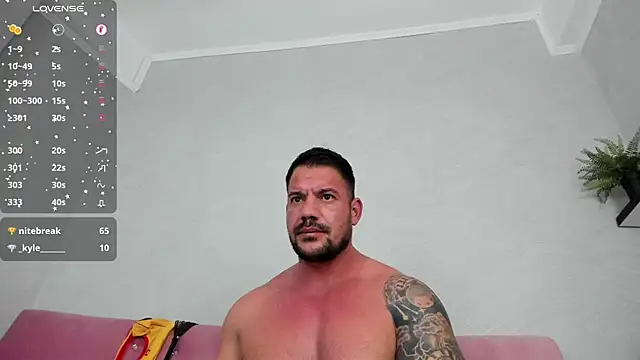 musclemonster31 online show from December 10, 3:41 am