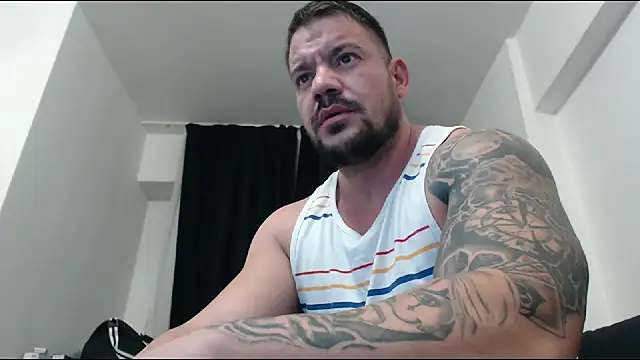 musclemonster31 online show from January 1, 1:37 am