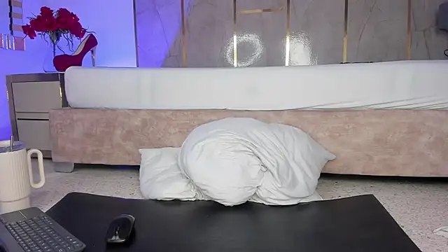 Jiggly   online show from July 13, 7:32 am
