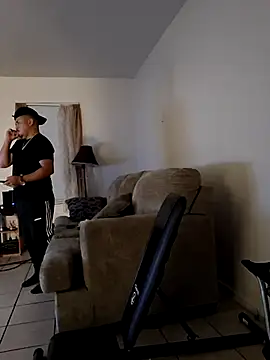 Snapshot of hungpenis210 chatting on October 29, 1:52 am hungpenis210 online show from October 29, 1:52 am