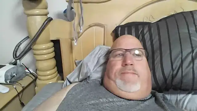 Snapshot of Bigbear0563 chatting on October 18, 5:40 pm Bigbear0563 online show from October 18, 5:40 pm
