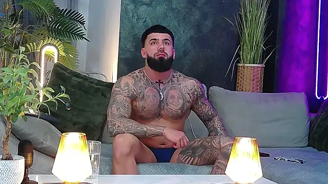 masterkingofmusclee online show from March 11, 9:00 pm