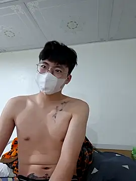 Gwencloudy online show from April 3, 4:15 pm