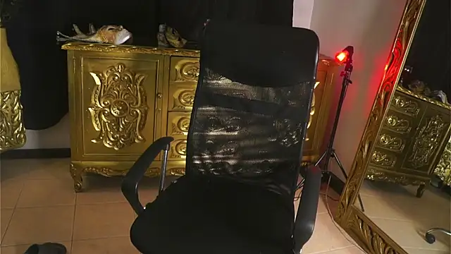 dantecoppolaa  online show from December 8, 4:35 am