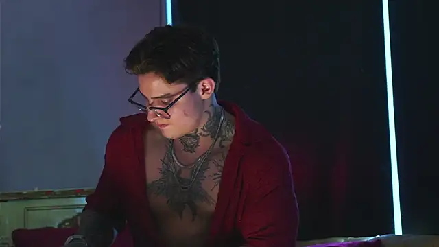 dantecoppolaa  online show from October 18, 8:58 pm