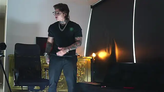 dantecoppolaa  online show from September 20, 4:18 pm