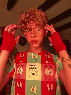 lyamthommpson online show from December 16, 8:49 pm