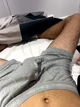 h0rnyguy001 online show from October 23, 6:39 am