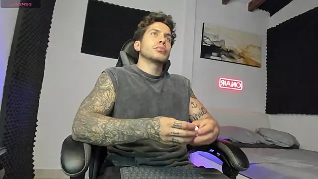 LucianSinclair online show from November 6, 1:30 am