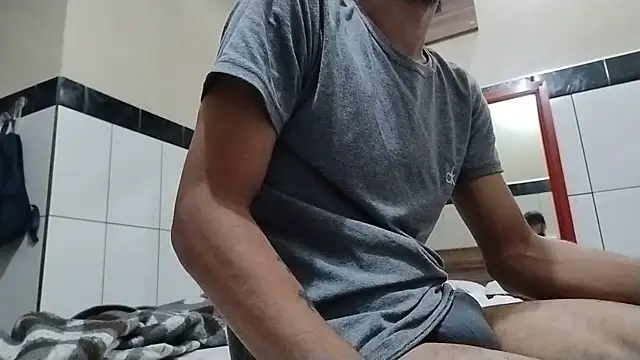 UncutToyBoy23cm online show from May 18, 2:12 pm