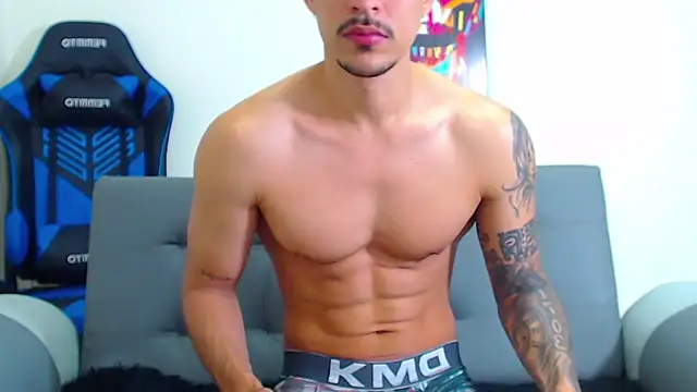 Snapshot of Tristan-bm chatting on December 23, 3:33 pm Tristan-bm online show from December 23, 3:33 pm