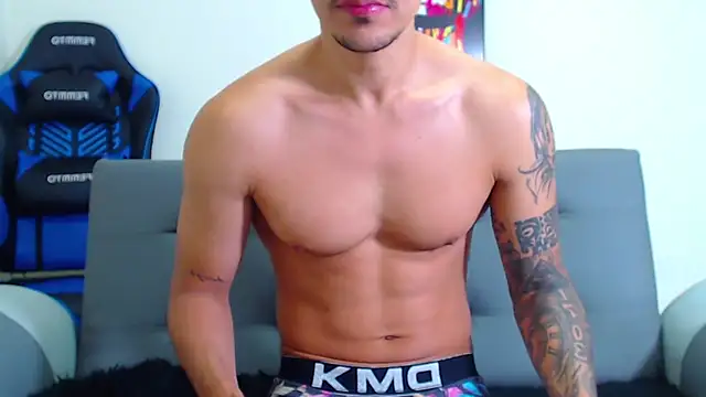 Snapshot of Tristan-bm chatting on January 17, 2:50 pm Tristan-bm online show from January 17, 2:50 pm
