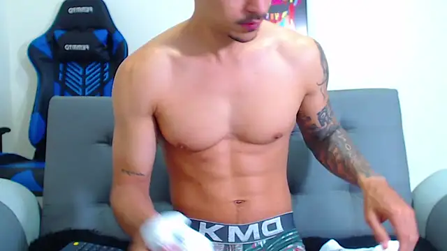 Snapshot of Tristan-bm chatting on December 15, 4:04 pm Tristan-bm online show from December 15, 4:04 pm