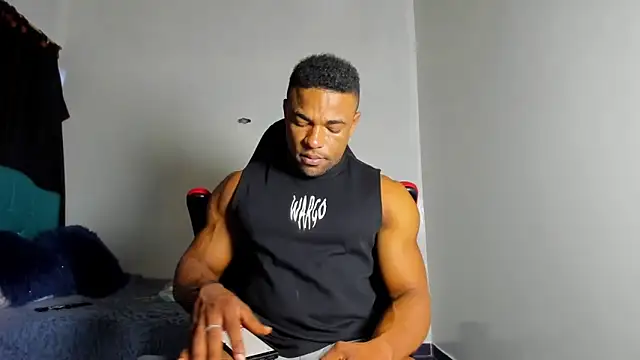 estebanlobo- online show from November 17, 9:29 pm