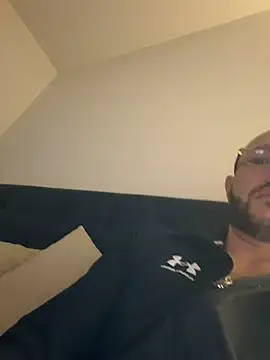 Guitccch online show from February 26, 2:24 am