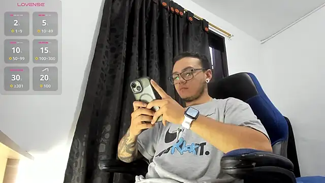 male pussy online show from June 18, 11:10 pm