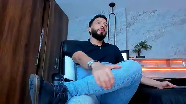 Snapshot of bruno_woods chatting on March 2, 2:30 am bruno woods online show from March 2, 2:30 am