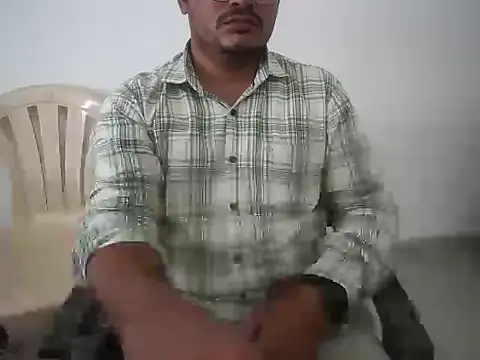 Snapshot of naughtymike0007 chatting on October 13, 9:26 am naughtymike0007 online show from October 13, 9:26 am